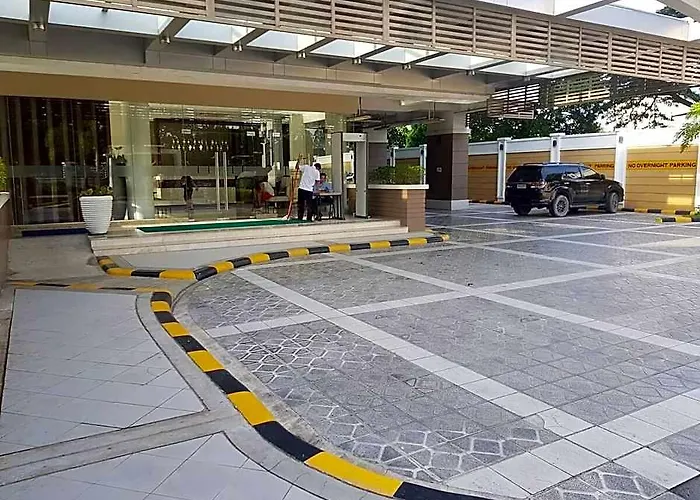Comfysuites 2br At Padgett Place Near Ayala Mall Hotel